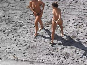 Topless and nudity of hot group of beach girls Picture 7