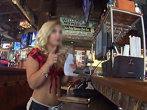 Chit chat with the cutest waitress ever Picture 7