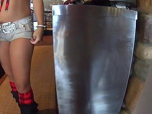 Chit chat with the cutest waitress ever Picture 8