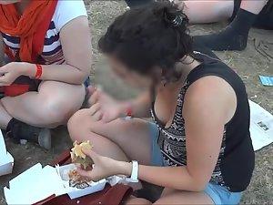 Spying her tits while she eats a burger Picture 3