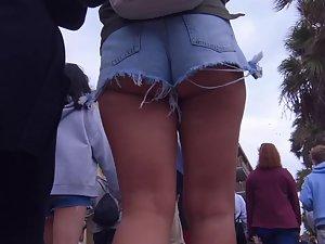 Pure sexiness in tiny cutoff shorts Picture 8