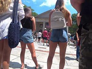 Muscular ass and legs of girl watching the parade Picture 5