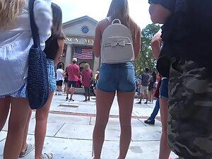 Muscular ass and legs of girl watching the parade Picture 7