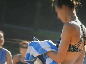 Volleyball girl washes her sweaty ass Picture 7