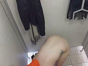 Tattooed naked girl in pool cabin Picture 6