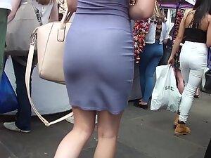 Falling in love with sexy blonde in tight dress Picture 3