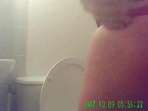 Bad camera positions shows her thong Picture 3