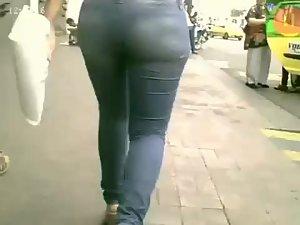 Hypnotizing butt on the street Picture 7