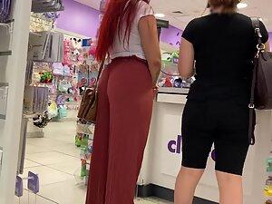 Loose pants are stuck in redhead's big butt crack Picture 6