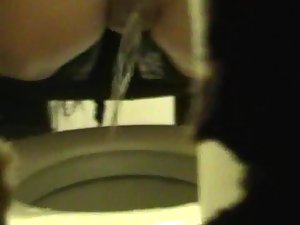 Close up of a chubby pissing lady Picture 4