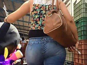 Hot lady got a sweet ass and a pinata Picture 1