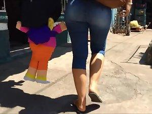 Hot lady got a sweet ass and a pinata Picture 5