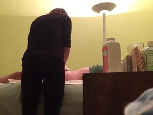 Hidden cam in the waxing saloon Picture 3