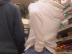 Tight jeans get pulled up Picture 1