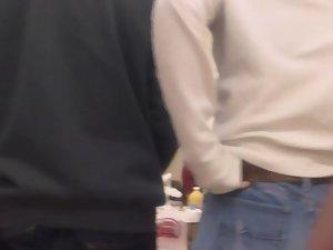 Tight jeans get pulled up Picture 2