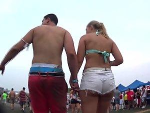 Jealous boyfriend holds girlfriend's hand all the time Picture 8