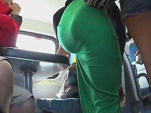 Big ass in long green dress Picture 7