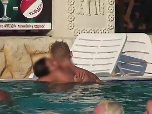 Sex caught in public swimming pool in front of everyone Picture 1