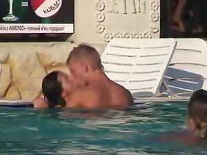 Sex caught in public swimming pool in front of everyone Picture 2