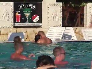 Sex caught in public swimming pool in front of everyone Picture 3