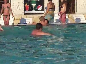 Sex caught in public swimming pool in front of everyone Picture 7