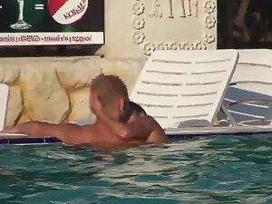Sex caught in public swimming pool in front of everyone Picture 8