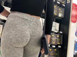 Ordinary teen looks like sexy vixen from the back Picture 5