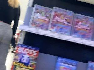 Ordinary teen looks like sexy vixen from the back Picture 6