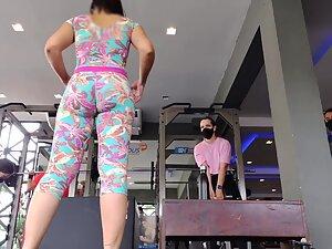Squats and deadlifts in front of voyeur's camera Picture 3