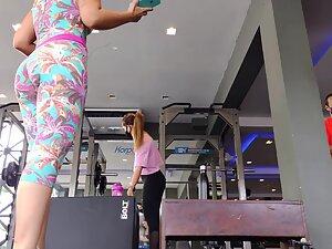 Squats and deadlifts in front of voyeur's camera Picture 6
