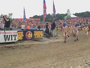 Silly nudists in a naked race Picture 1