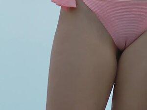Tiny cameltoe in pink bikini spotted by beach voyeur Picture 5
