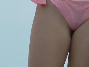 Tiny cameltoe in pink bikini spotted by beach voyeur Picture 6