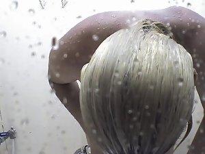 Woman washing her ass crack Picture 8