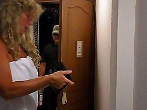 Naked milf drops the towel in front of him Picture 1