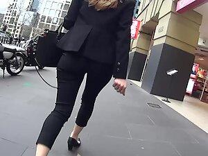 Sexy businesswoman with big ass Picture 7