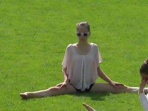 Gymnastic girls warming up Picture 6