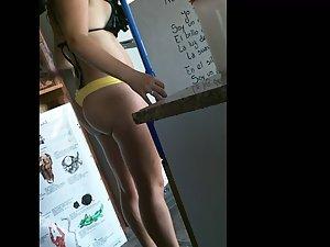 Cameltoe of girl working in small store Picture 1