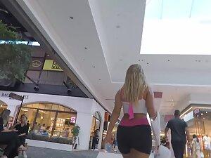 Like a fit and sexy version of barbie Picture 8