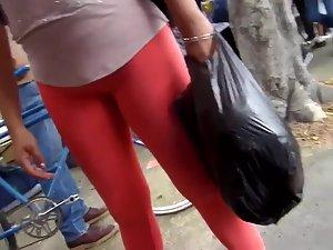 Pussy bulge in flaming red tights Picture 5