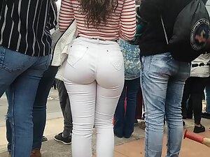 White pants filled to maximum capacity Picture 1