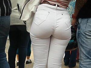 White pants filled to maximum capacity Picture 2