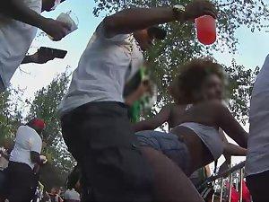 Twerking bitch loves attention Picture 2