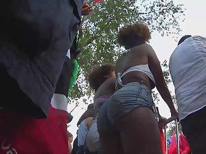 Twerking bitch loves attention Picture 6