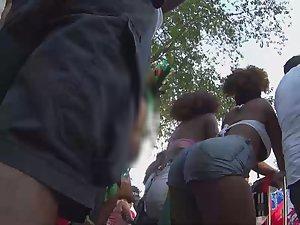 Twerking bitch loves attention Picture 7