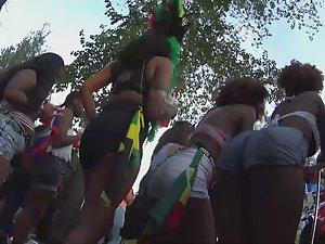 Twerking bitch loves attention Picture 8