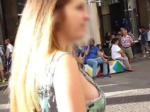 Big tits seen in sideboob mode on the street