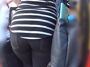 Thick butt cheeks in too tight jeans Picture 2