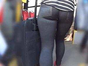Thick butt cheeks in too tight jeans Picture 4