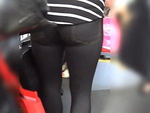 Thick butt cheeks in too tight jeans Picture 5